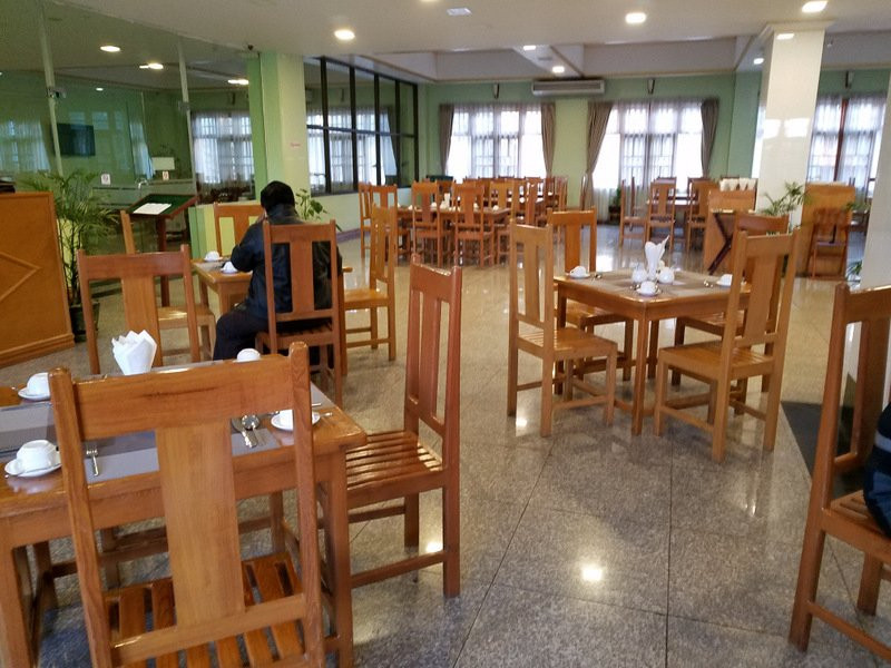 Jade Royal Hotel主图