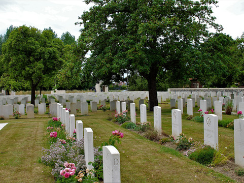 St. Vaast Post Military Cemetery-Richebourg必去景点