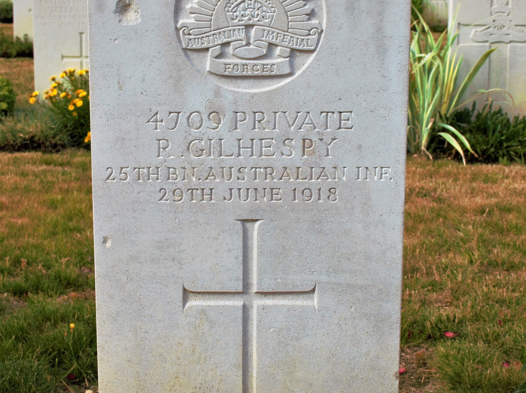 Longueau British cemetery-隆戈必去景点