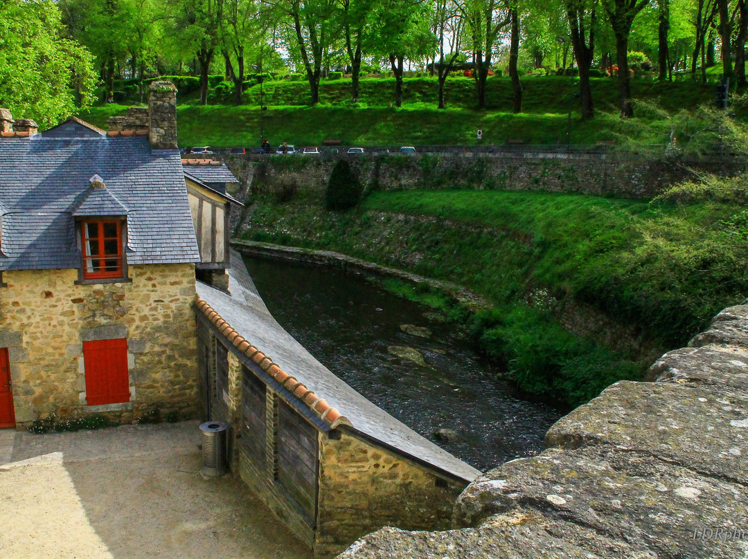 Les Lavoir de la Garenne-瓦讷必去景点