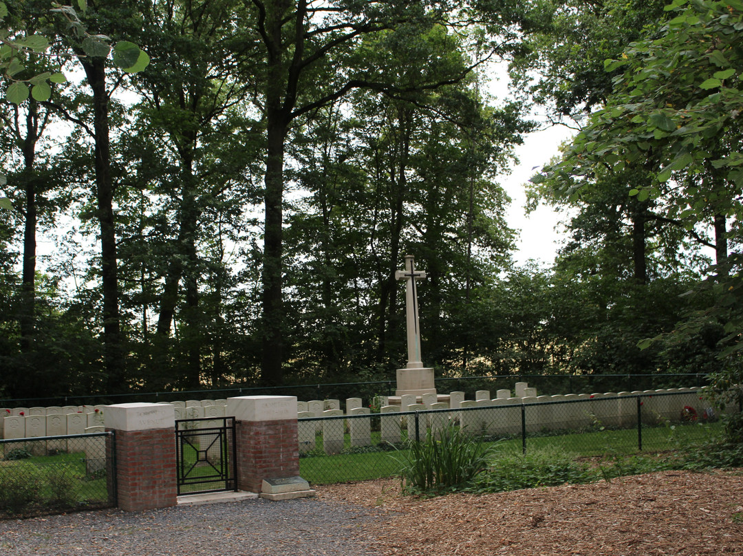 Toronto Avenue Cemetery景点图片