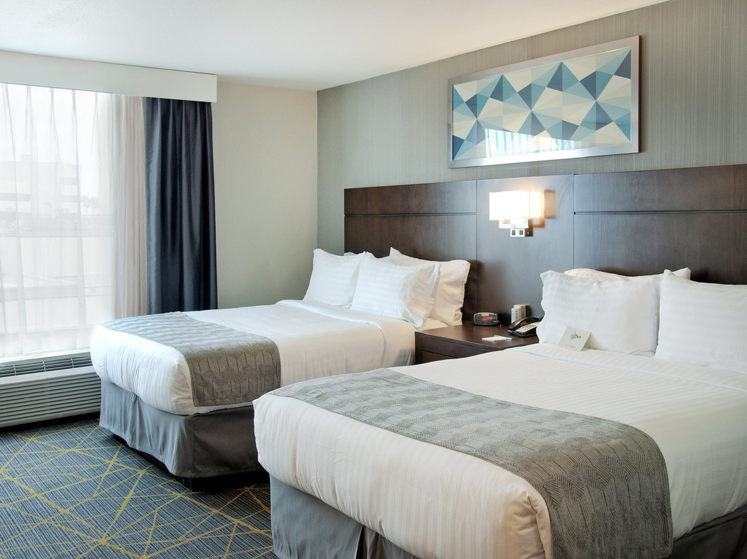 维克多维尔假日酒店主图