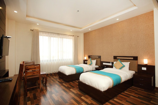 郁金香酒店主图