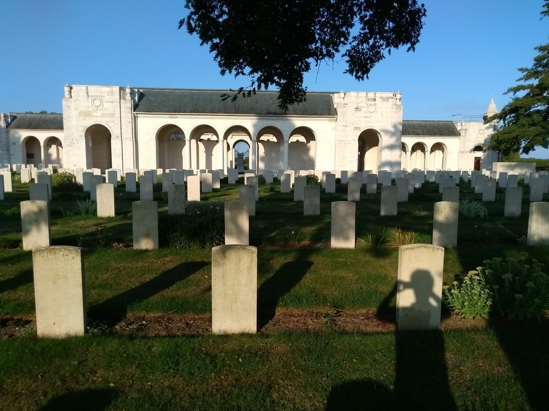 Le Touret Military Cemetery and Memorial景点图片