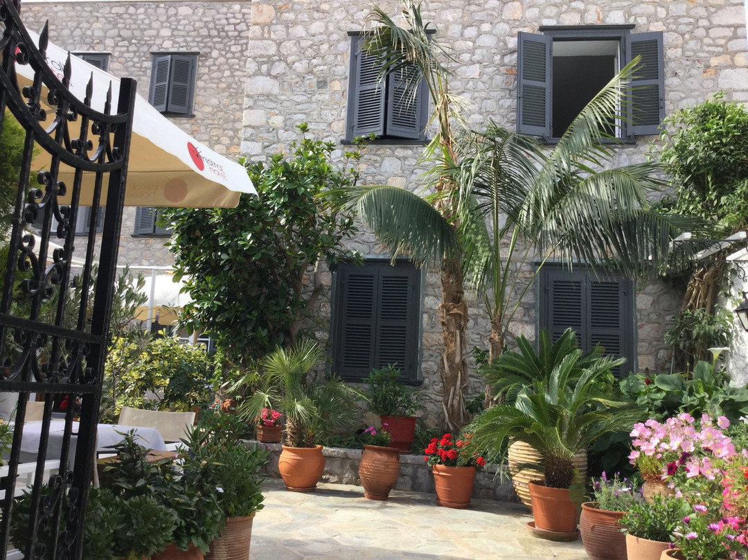 米斯托尔酒店主图