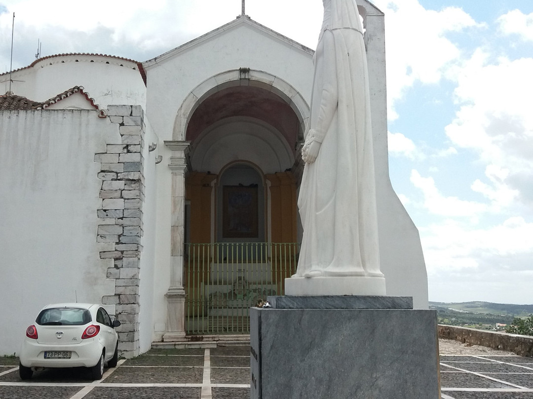 Estatua da Rainha Santa Isabel