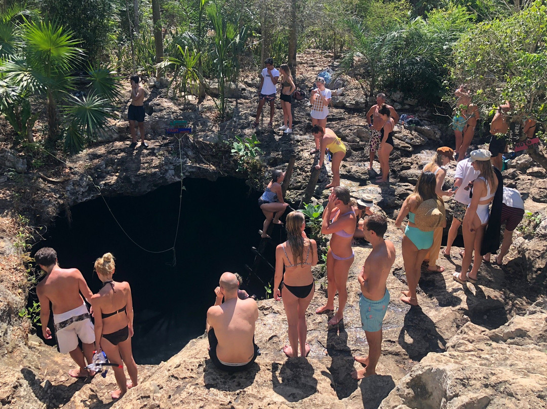 Cenote Calavera景点图片