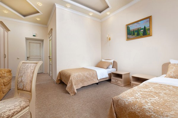 Versailles Hotel主图