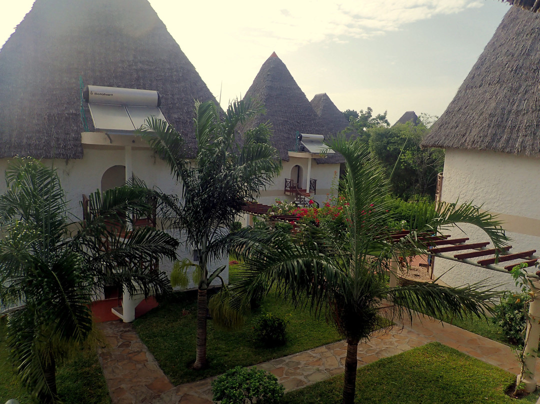 Neptune Village Beach Resort & Spa主图