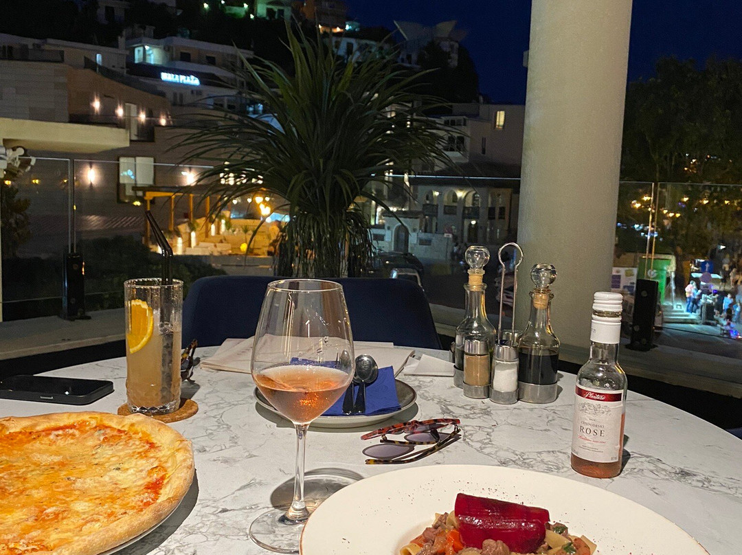Pier Restaurant Lounge