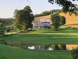 Windswept Acres Homestay主图