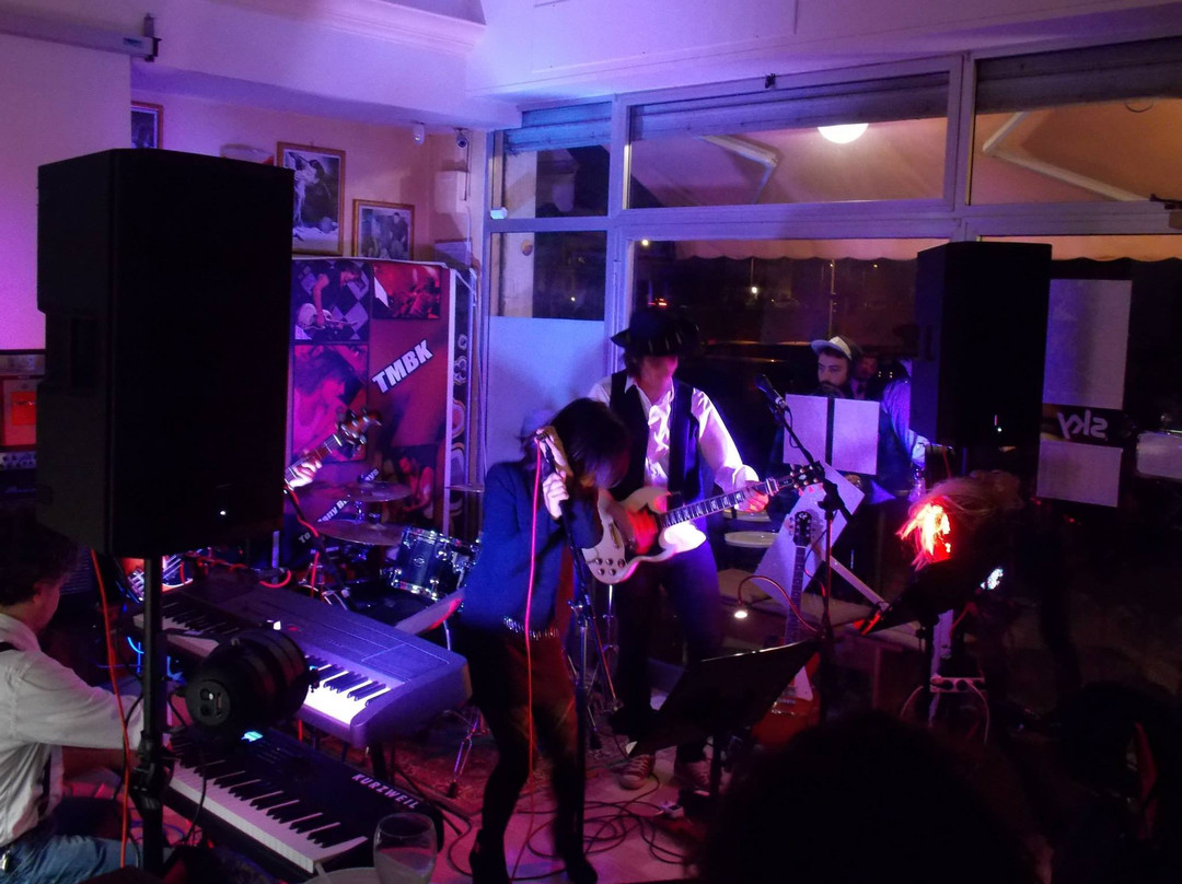 Cerreto d'Esi旅游景点-Cerris Caffe