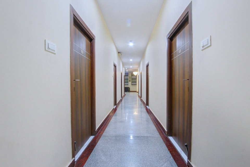 OYO 7627 Royal Plaza主图