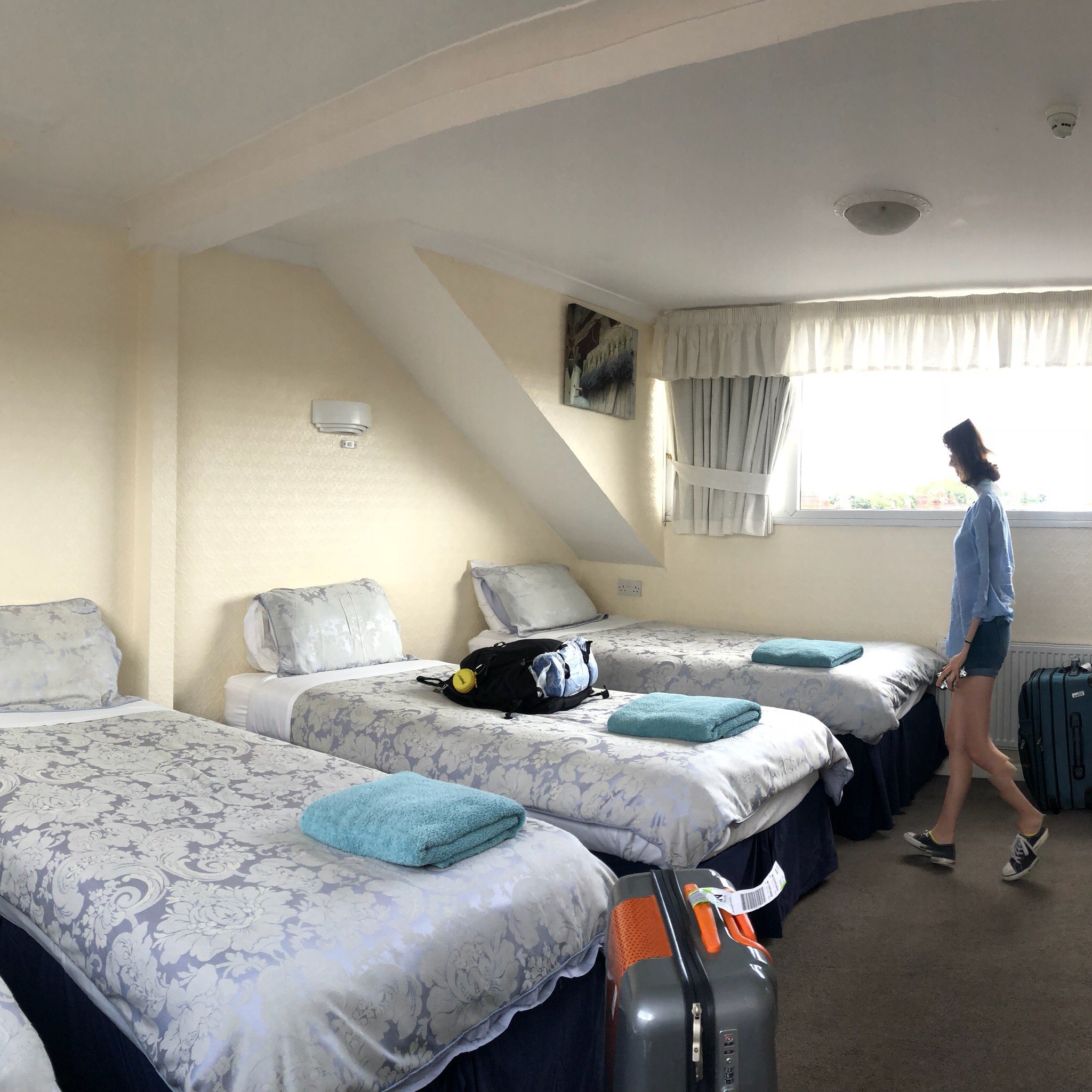 The Hathaways-官方