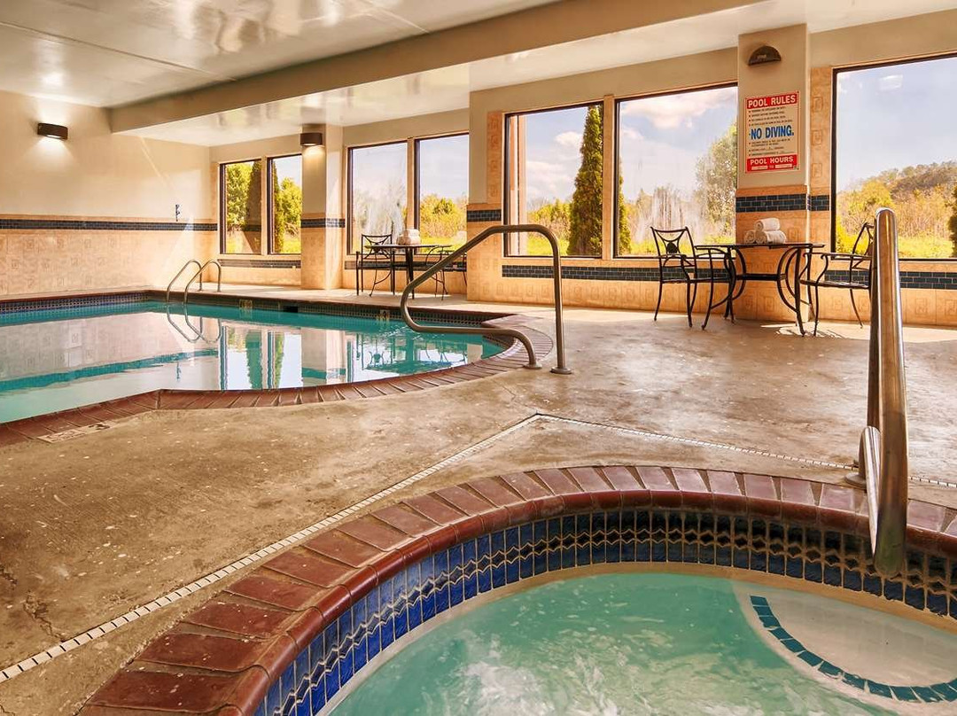 Best Western Plus Bass Hotel & Suites主图