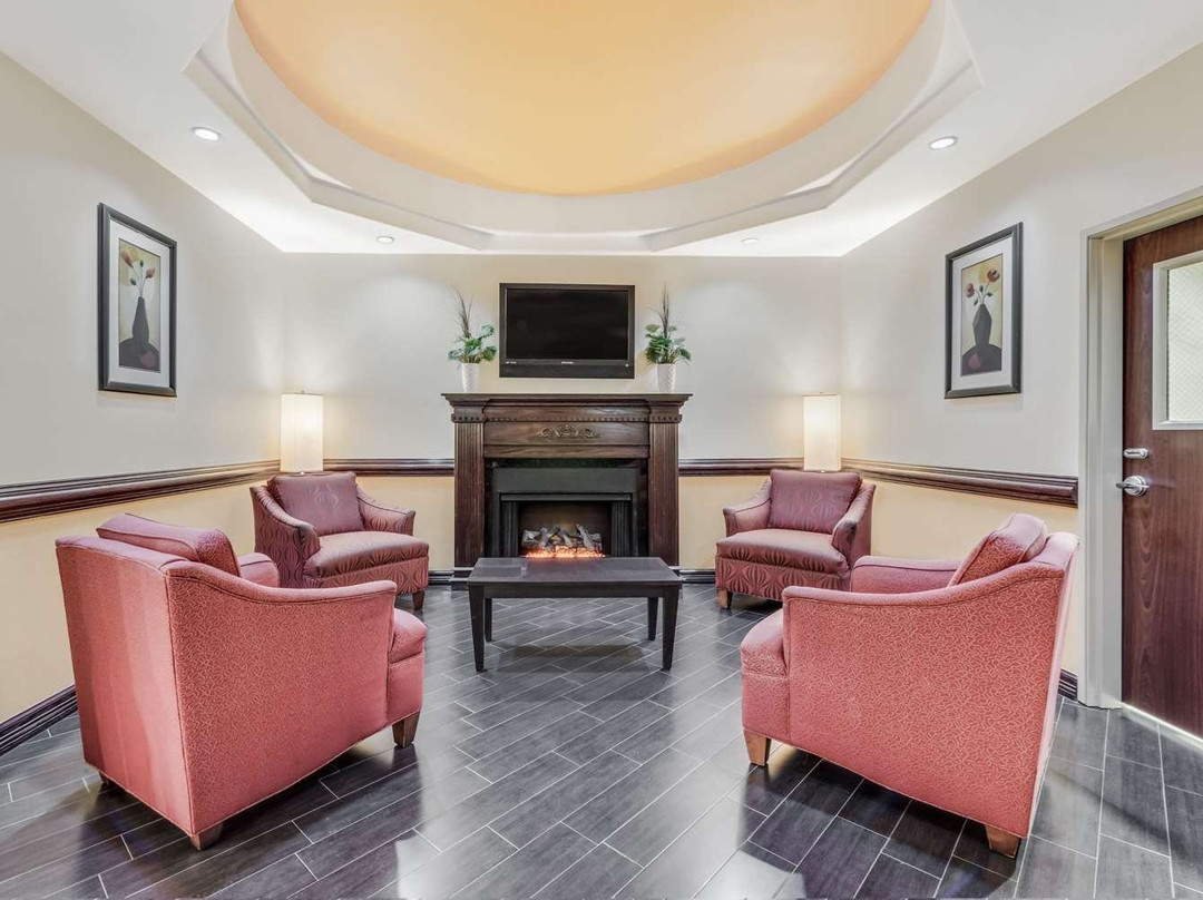 贝斯特韦斯特普勒斯体育场旅馆&套房酒店主图