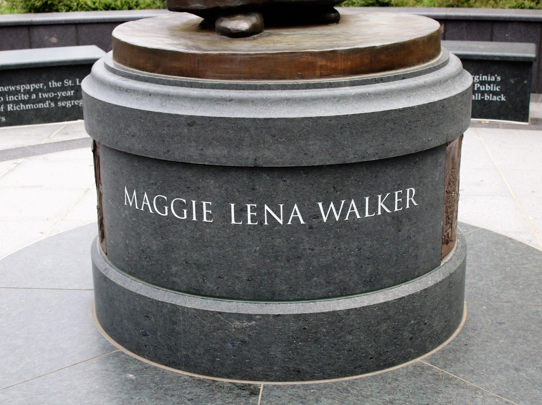 Maggie Lena Walker Statue景点图片
