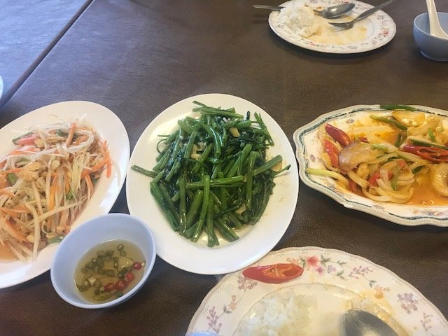ร้านอาหาร ชาวเล ปากน้ำปราณ