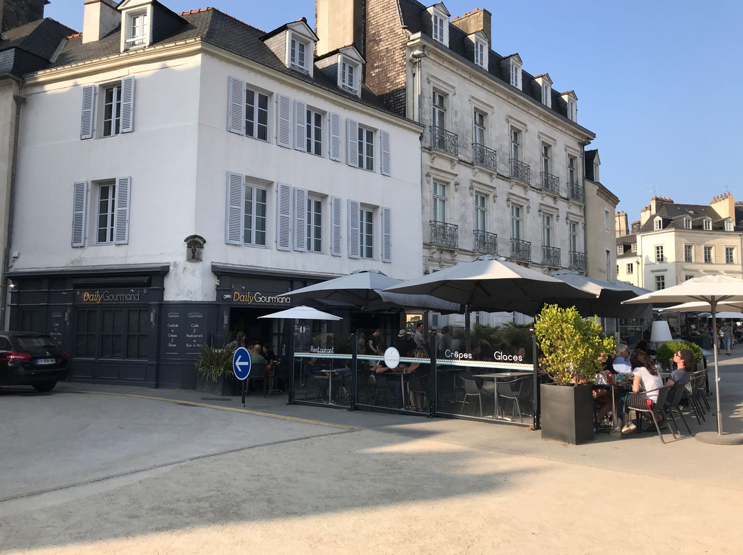 Place Gambetta-瓦讷必去景点