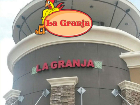 海厄利亚加登斯餐馆和美食-La Granja Hialeah Gardens