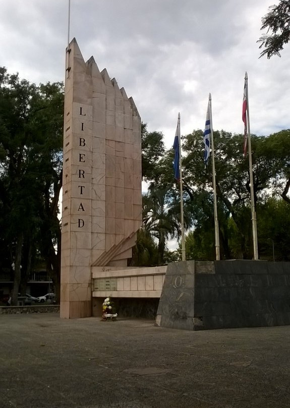 Plaza 19 de Abril-Treinta Y Tres必去景点