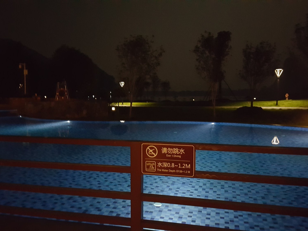 宝晶宫天鹅湖度假酒店主图