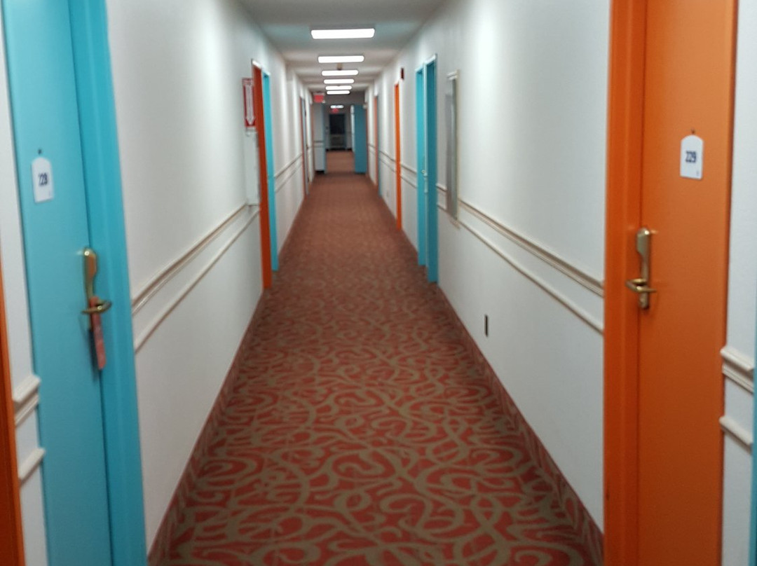 Howard Johnson by Wyndham Waterloo/Cedar Falls主图