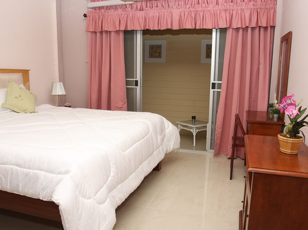 PR Place Hotel and Apartment主图