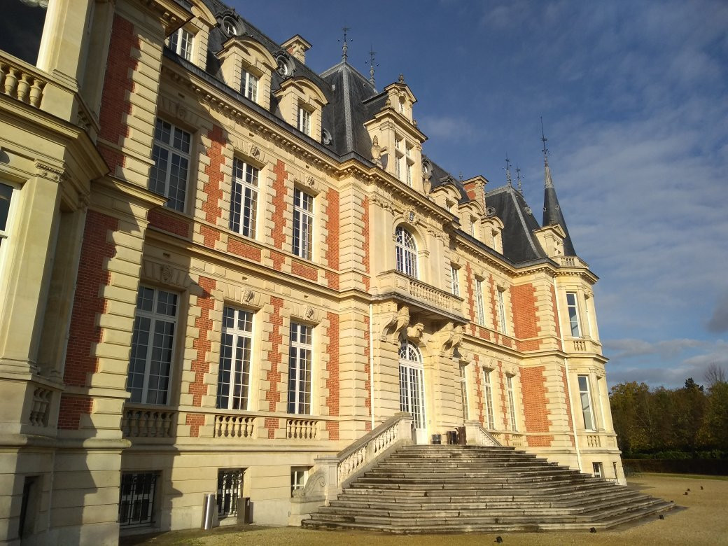 Campus Serge Kampf Les Fontaines主图