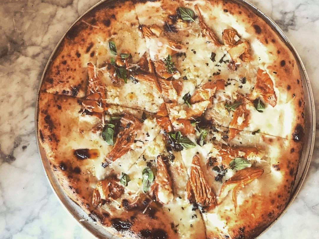 Lake Mills餐馆和美食-Cafe Mir