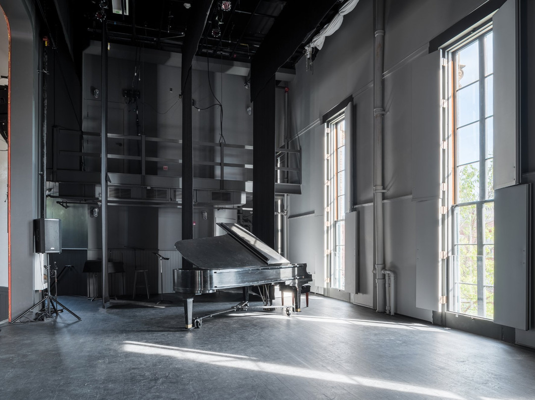 Hudson Hall at the historic Hudson Opera House-Hudson必去景点