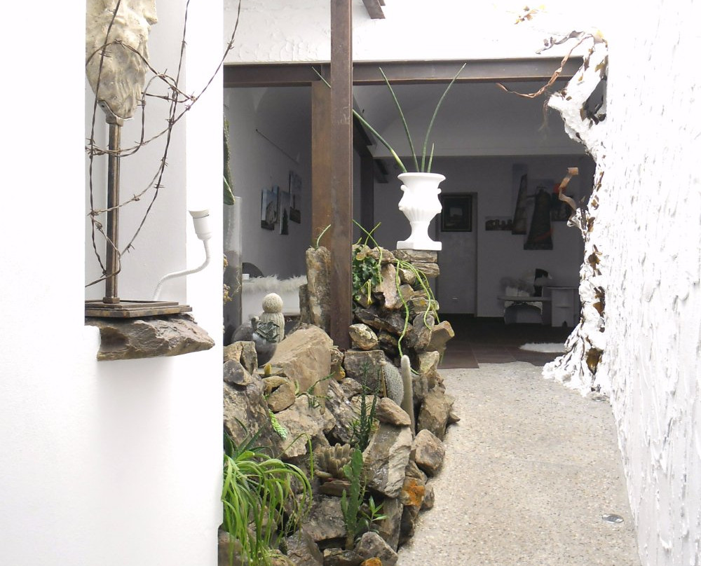 Hellen Art Atelier-Redondo必去景点