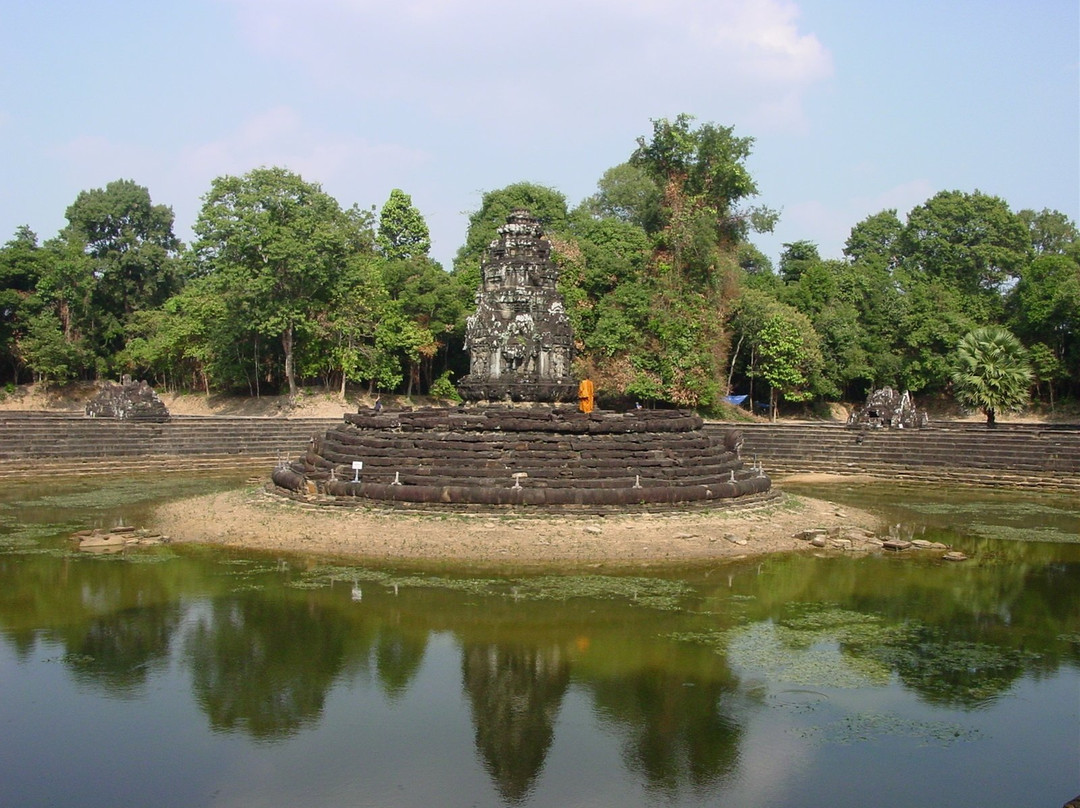 Phumi Khna旅游景点-龙蟠水池