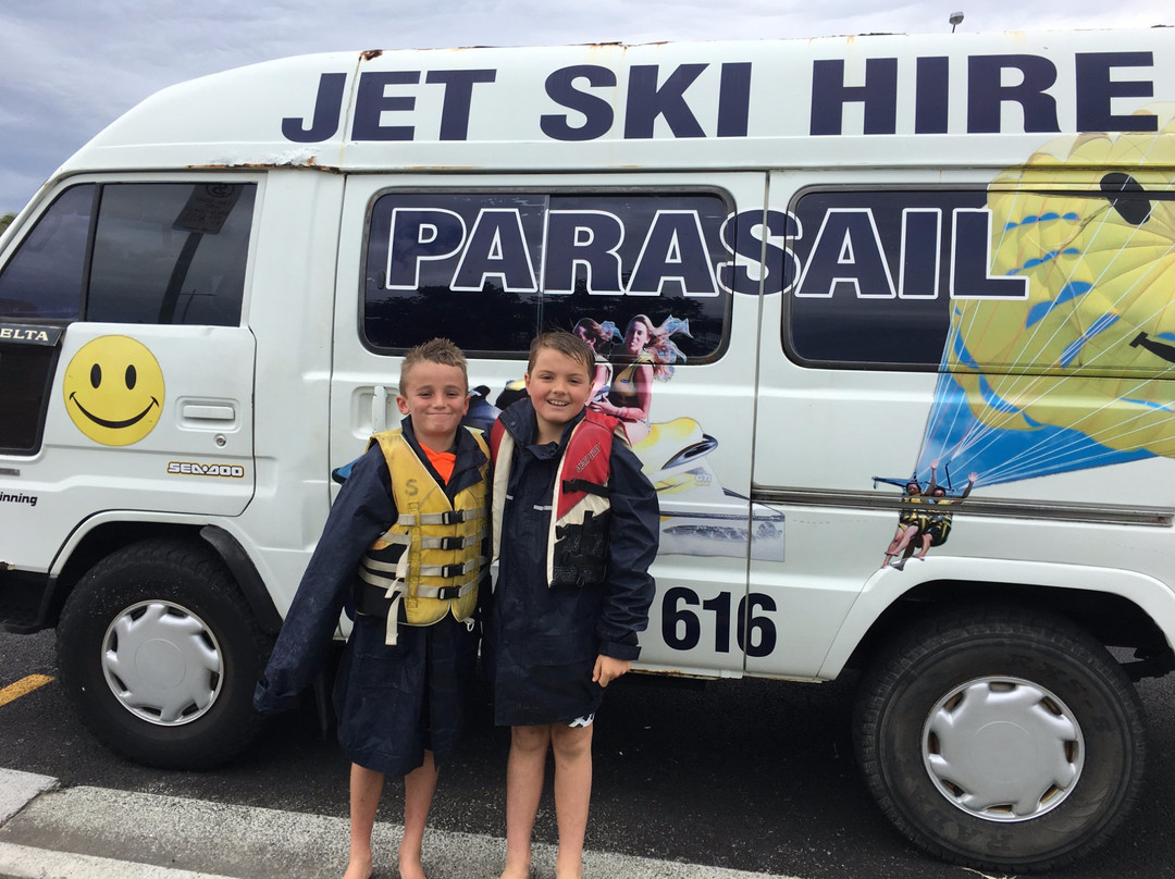 Surfers Paradise Parasail, Jet Ski Hire & Jet Boat Rides-冲浪者天堂必去景点