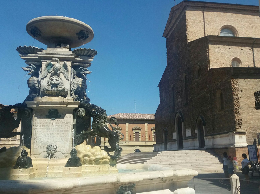Fontana di Piazza della Liberta景点图片