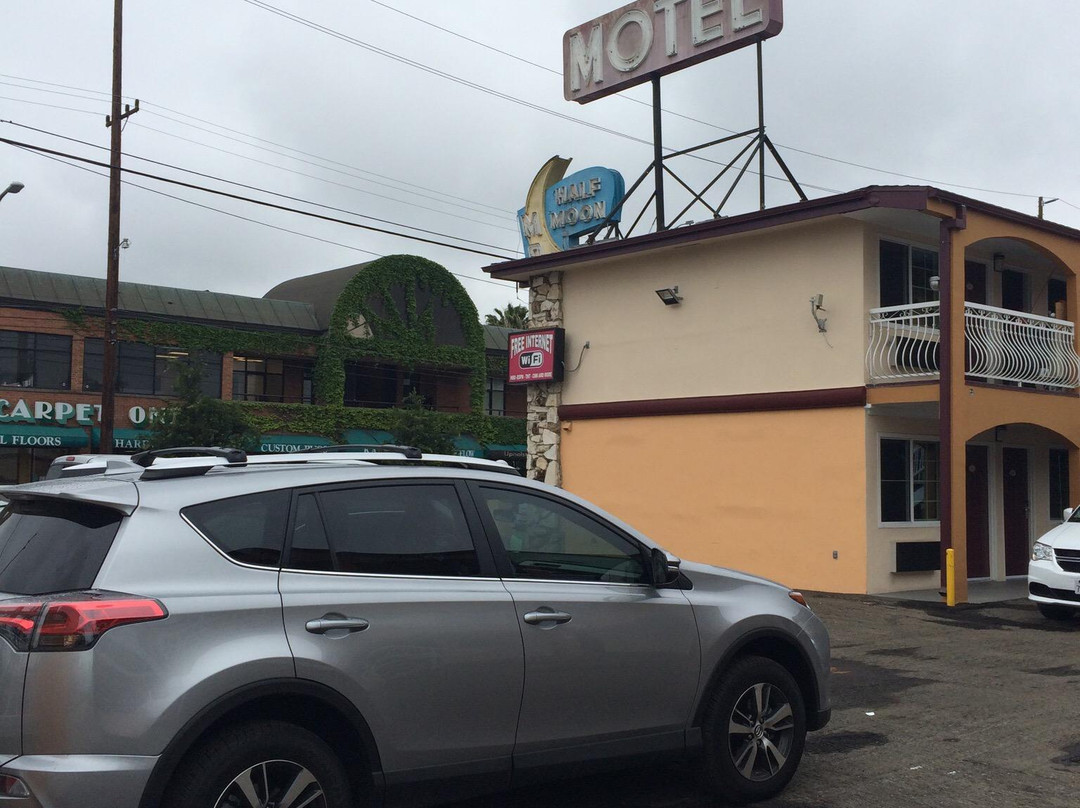 Half Moon Motel主图