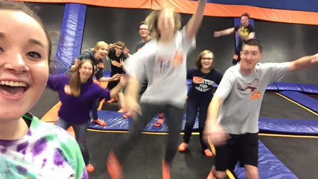 Sky Zone Trampoline Park-埃文斯维尔必去景点