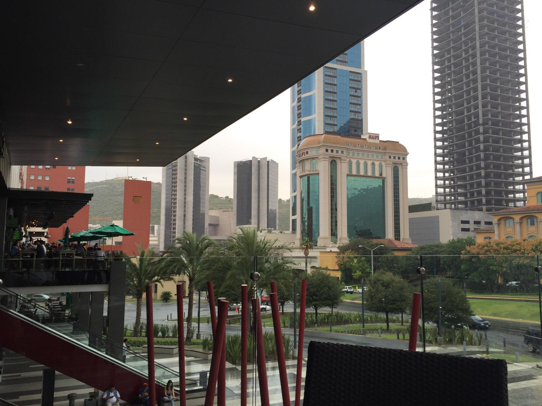 Plaza Fiesta San Agustin-圣佩德罗加尔萨加西亚镇必去景点