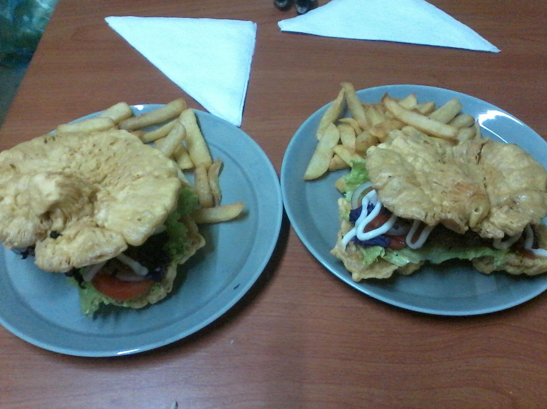 Buddies Burger Bar & Cafe