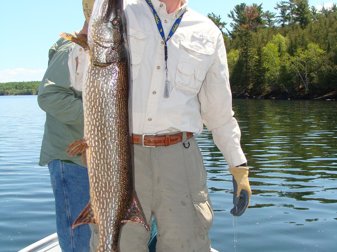 Crow Rock Lodge Fishing Guides-凯诺拉必去景点