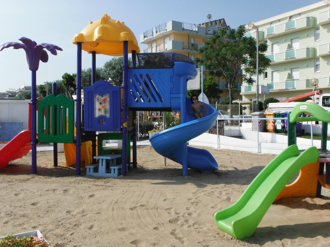 MiVida Beach-Torre Pedrera必去景点