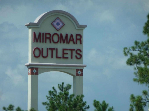 Miromar Outlets-埃斯特罗必去景点