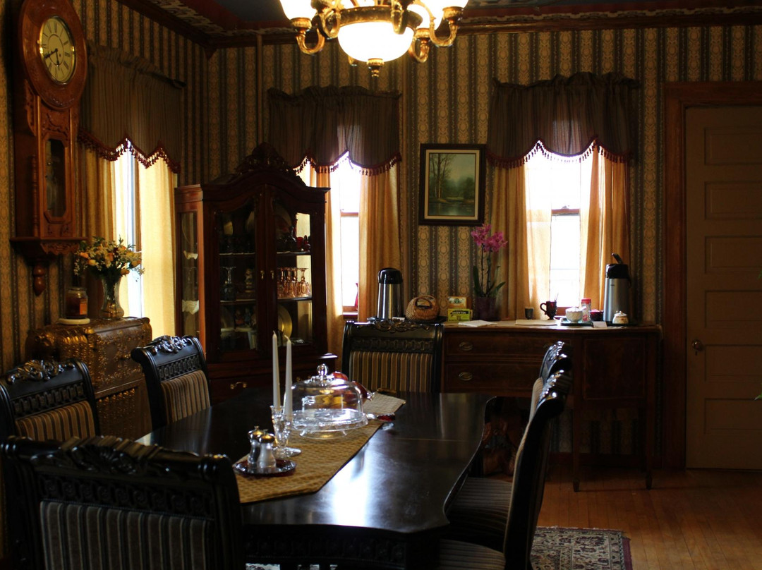 The MacLeod House主图