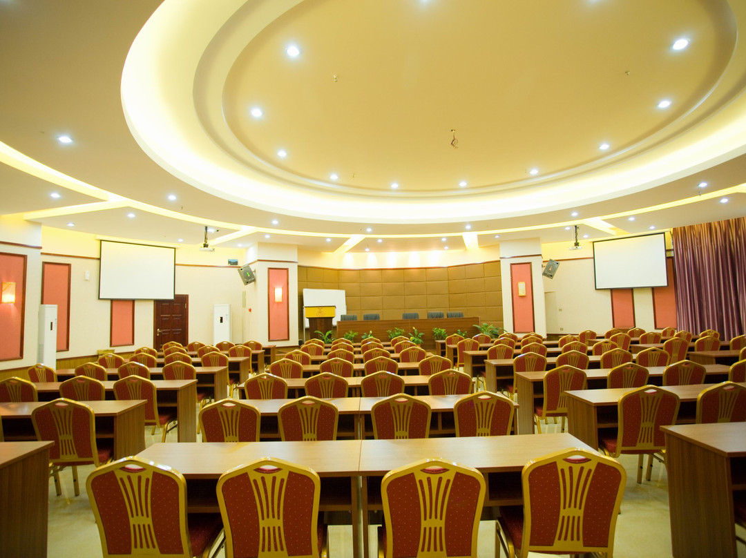 皇廷大酒店主图