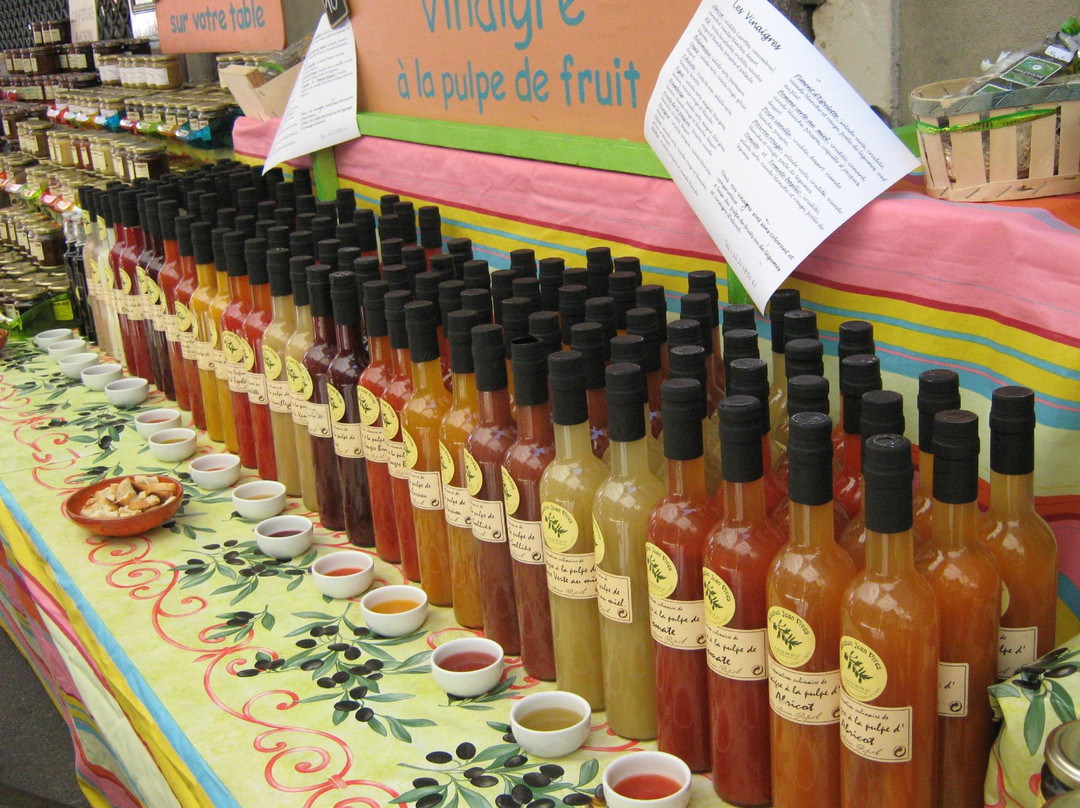 Wednesday morning market-圣雷米必去景点