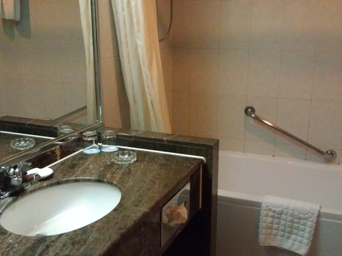 今晚大酒店主图