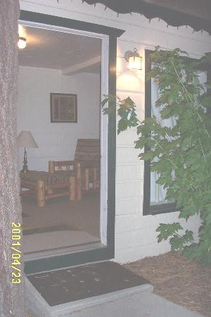 Three Pines Lodge主图