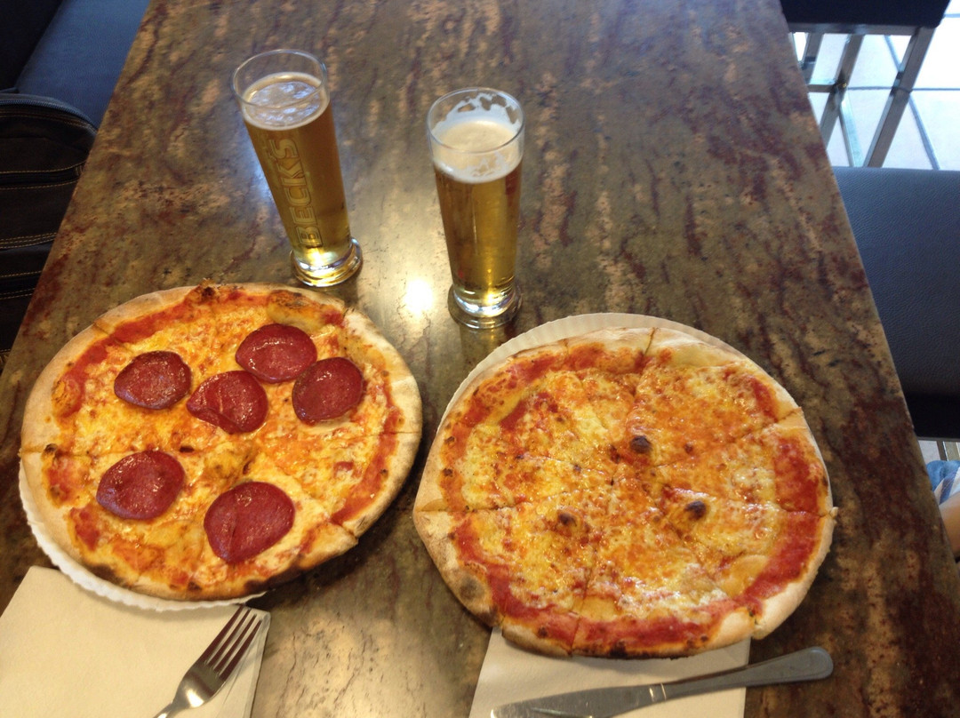 Lupo Trattoria,Pizzeria
