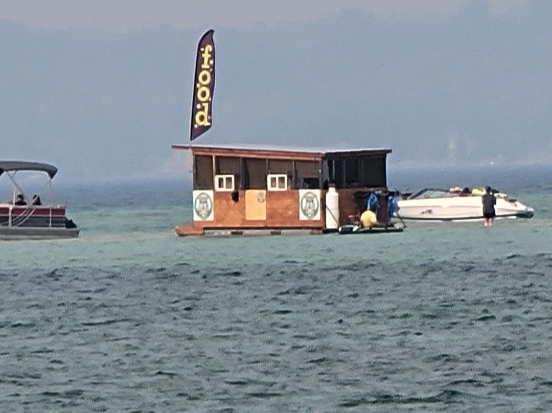 Torch Lake景点图片