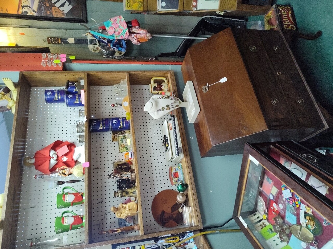 Heirlooms Antique Mall-奥罗拉必去景点